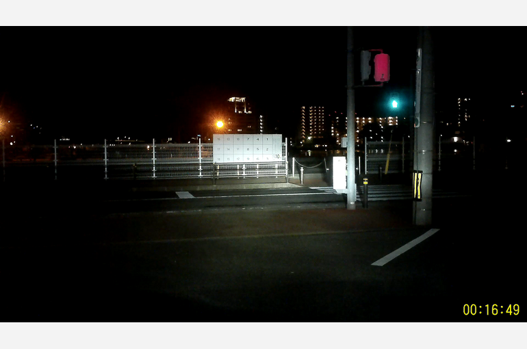 深夜、看板、ヘッドライト照射