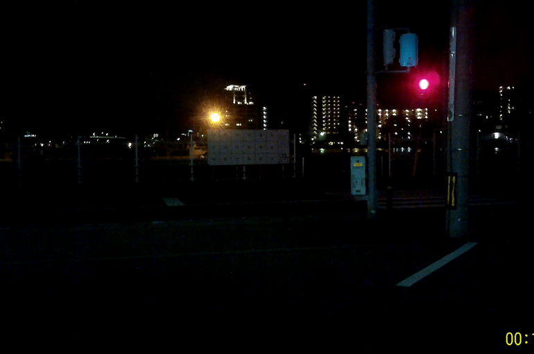 深夜、看板、ライト無し